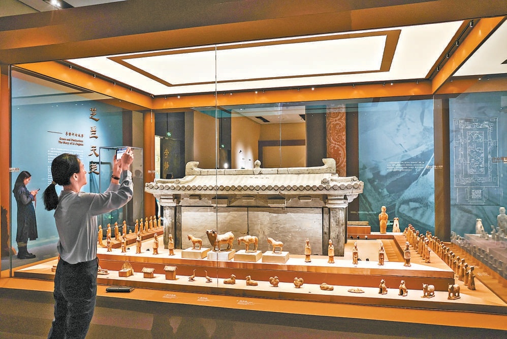 “李静训和她的时代”展正在中国国家博物馆对公众展出。 “李静训和她的时代”展正在中国国家博物馆对公众展出。