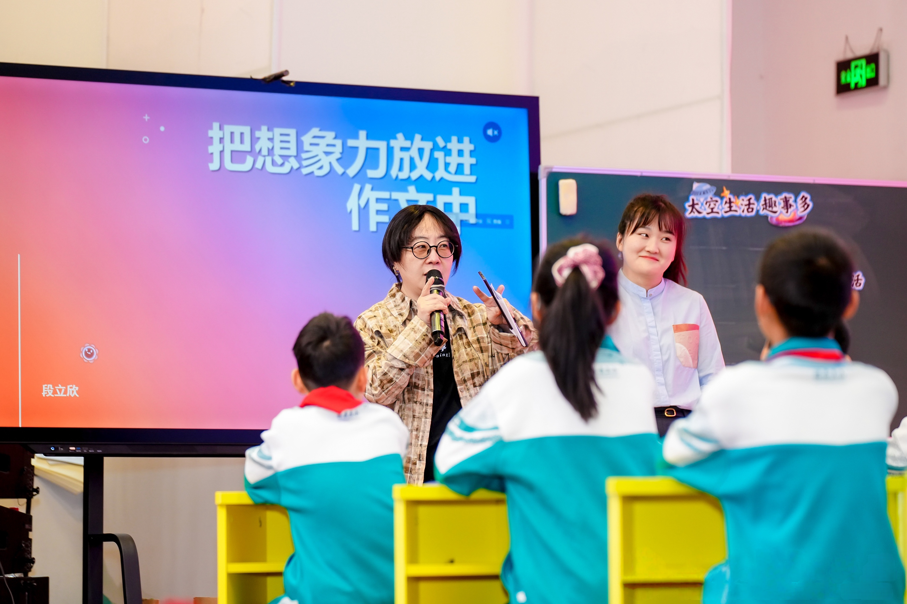 小学课文作者走进小学与师生面对面共探校园阅读新路径