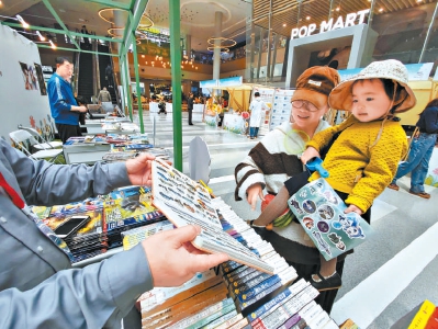 4月18日，“旧书新知”大篷车电影主题市集在首钢园开市，为读者和影迷带来一场可逛、可玩、可买、可学的文化盛宴。