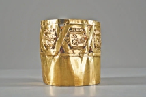 将展出的金冠。