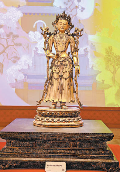 明永乐款鎏金铜观音菩萨像。