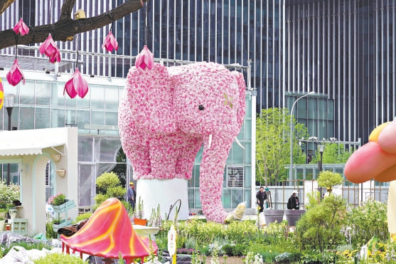 丽泽金融商务区已提前换上“花衣裳”。