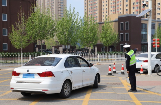 通州台湖：新划定164个临时停车位，缓解校园周边停车难