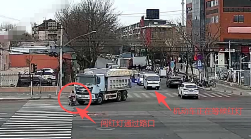 交警提示：佩戴头盔可有效降低交通事故中严重脑损伤风险