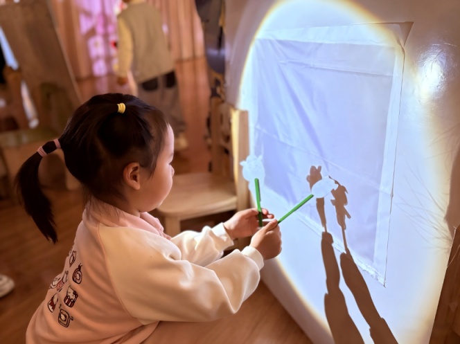 中国科学院幼儿园带萌娃品书香