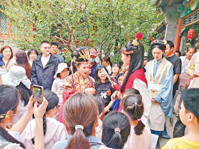 真人实景剧本游《我的红楼世界》在北京大观园上线。