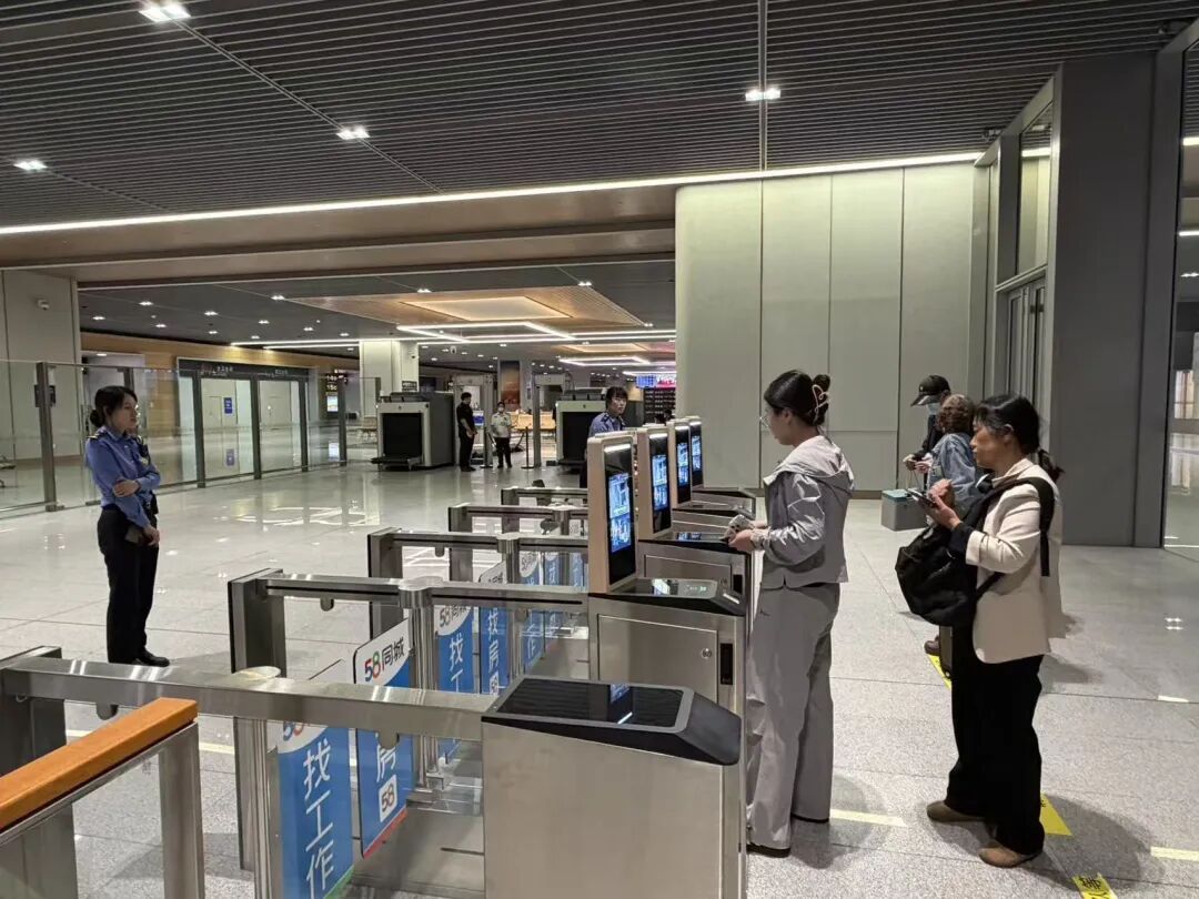 在北京搭地铁可直接进站坐火车，最快仅需2分钟！
