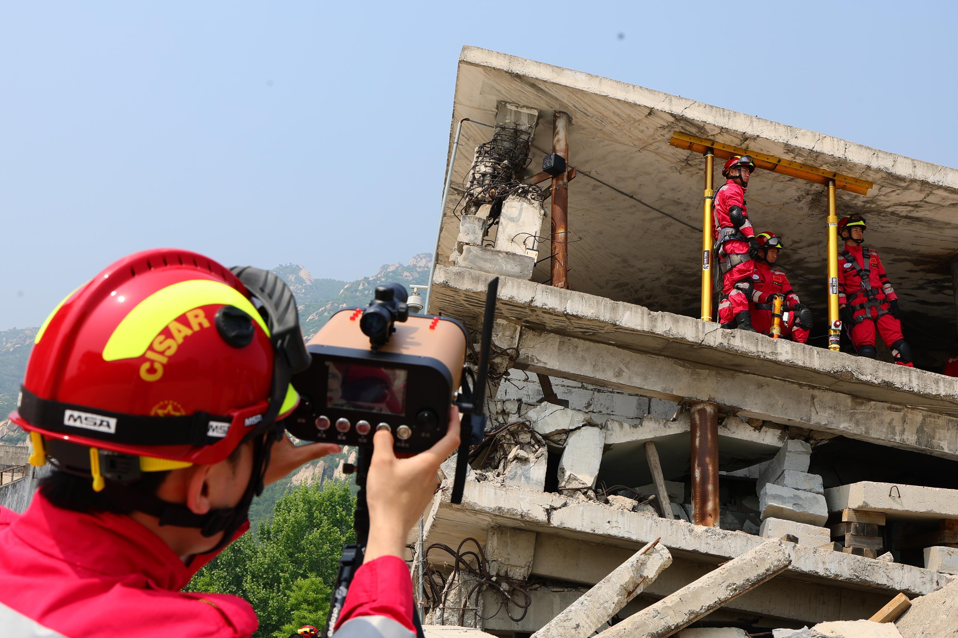 溺水、地震都用得上！北京小学生收到的“应急书包”都有啥
