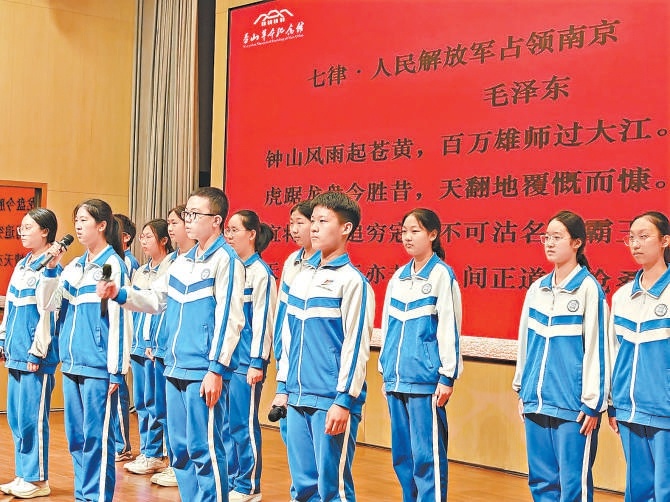5月13日，“不朽的征程”主题宣讲活动现场，首都青少年共忆峥嵘岁月、共悟长征精神、共担青春使命。