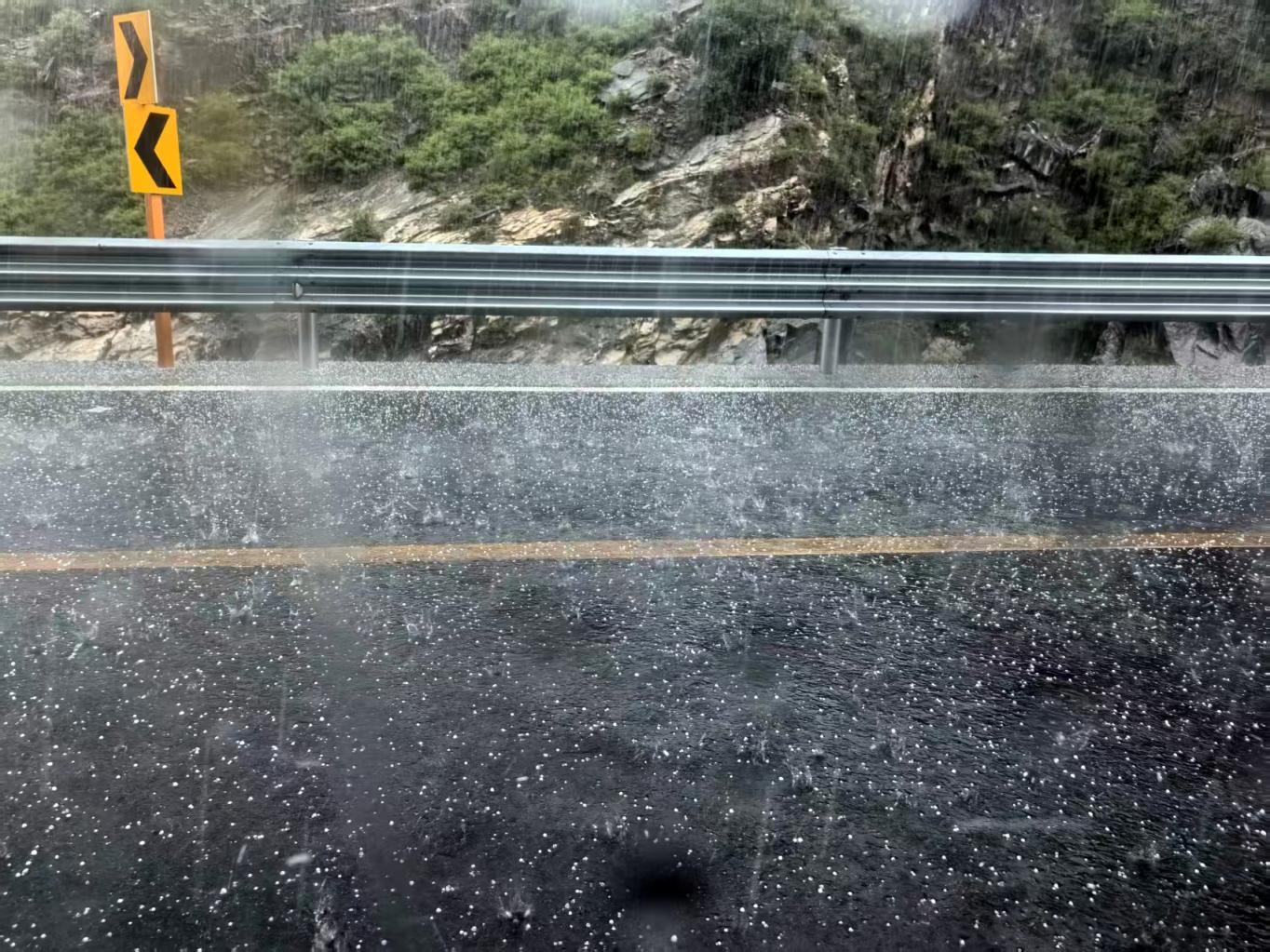强对流来去匆匆！北京房山冰雹过后蓝天白云上线