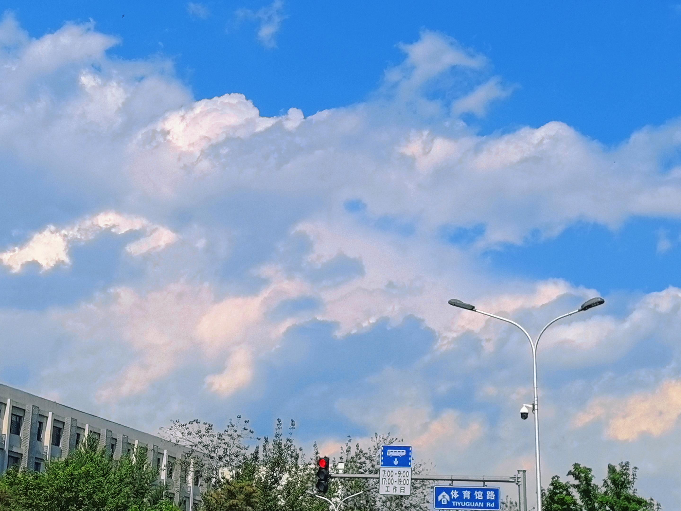 抬头看，北京“蓝天白云组合”又上线
