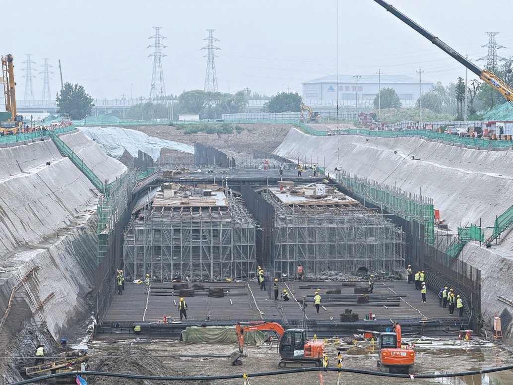 新国展联络线建设工程正按计划有序推进。 新国展联络线建设工程正按计划有序推进。