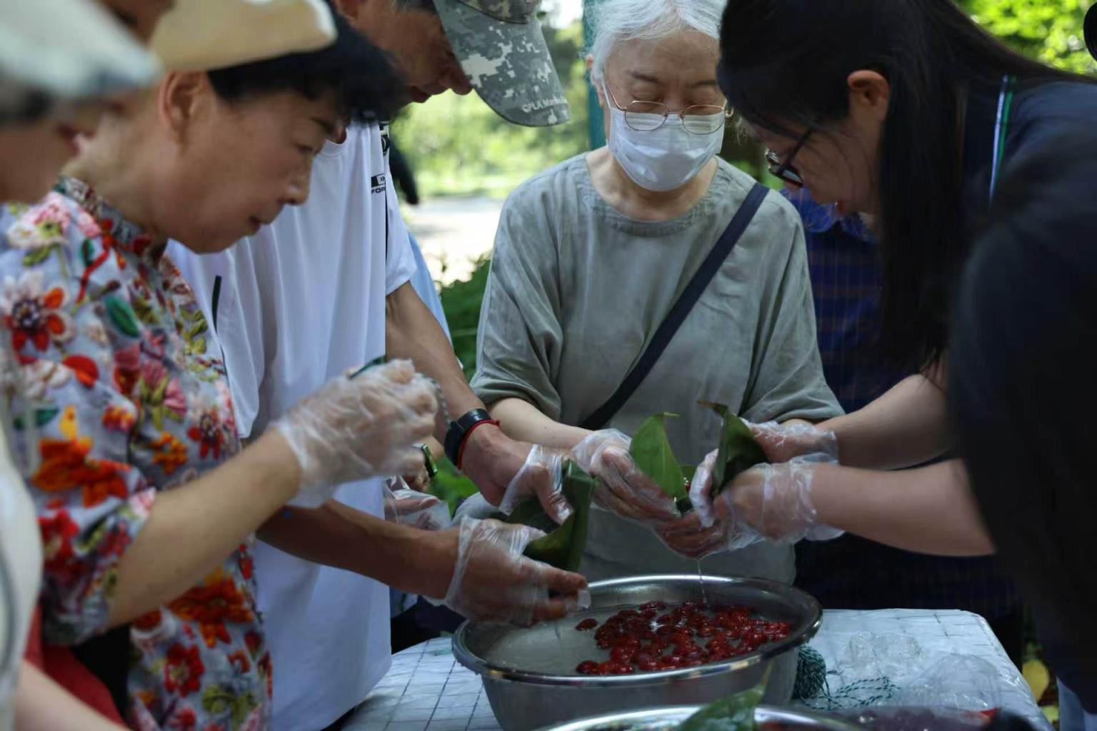 北京市属公园端午游园会即将开幕,非遗雅集与夜游焕新夏日京城 北京市属公园端午游园会即将开幕,非遗雅集与夜游焕新夏日京城