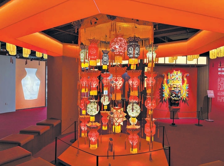展厅内的东阳针刺无骨花灯。 展厅内的东阳针刺无骨花灯。