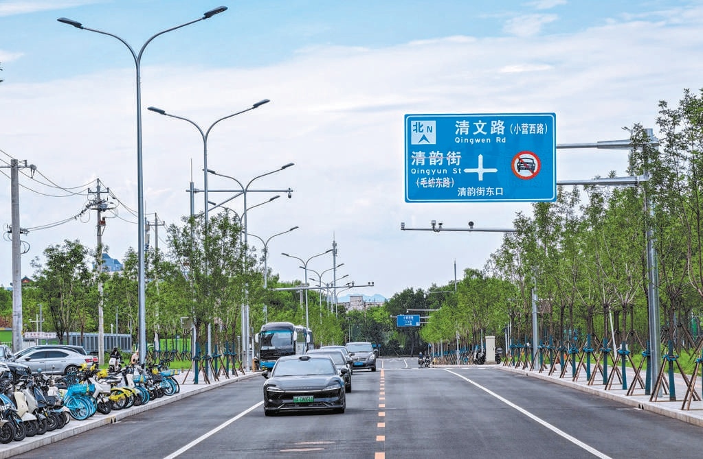 海淀区清文路连接清河中街与小营西路,打通后缩短居民从小区到地铁站的行程,区域拥堵指数下降。 海淀区清文路连接清河中街与小营西路,打通后缩短居民从小区到地铁站的行程,区域拥堵指数下降。
