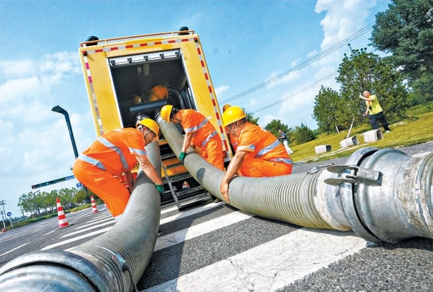 8月11日，通州公路分局所有防汛力量已全部到位。