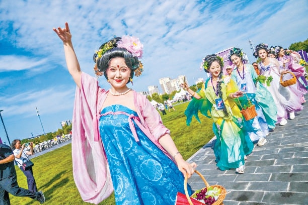 8月29日,第二十六届大兴采育葡萄季暨首届时尚嘉年华开幕。 8月29日,第二十六届大兴采育葡萄季暨首届时尚嘉年华开幕。