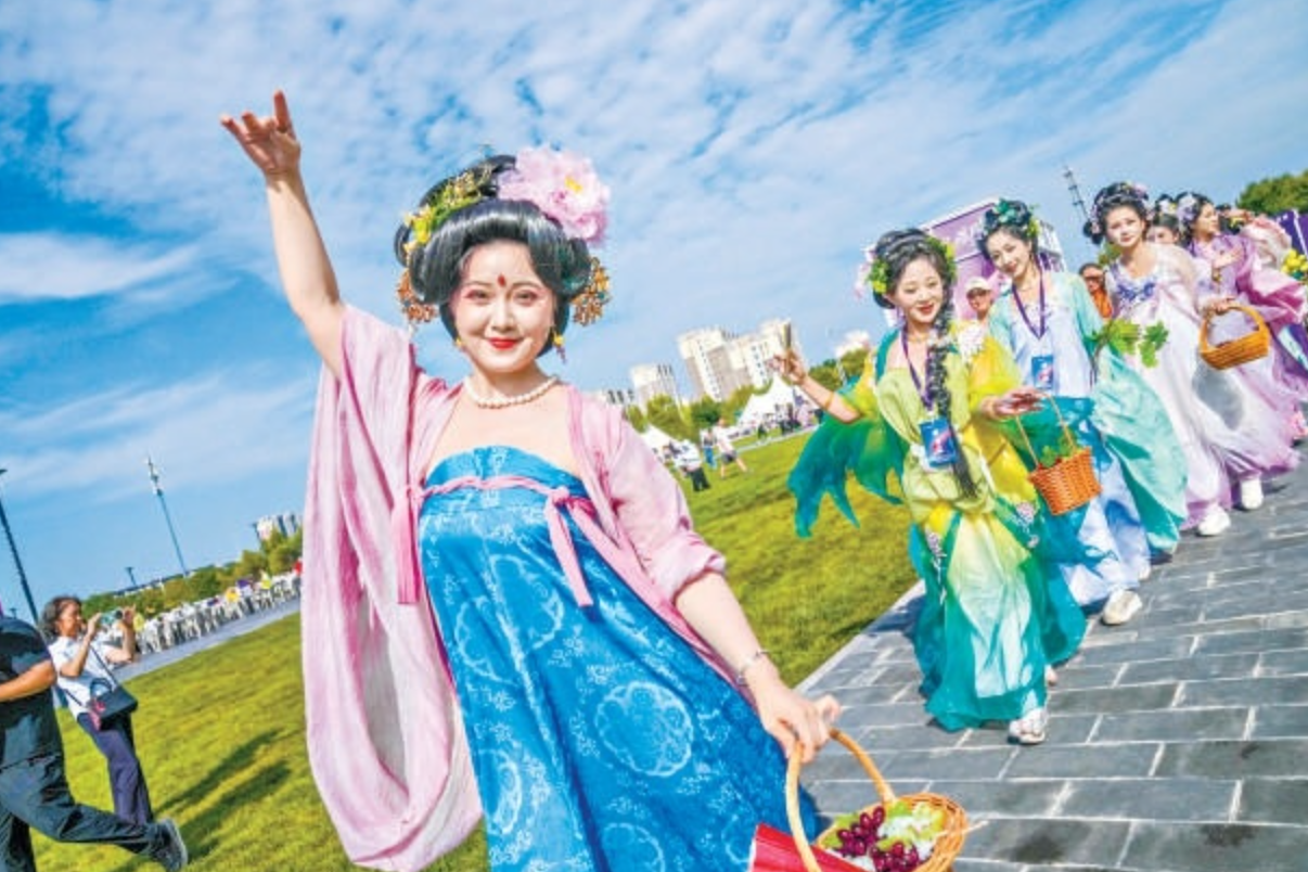 8月29日,第二十六届大兴采育葡萄季暨首届时尚嘉年华开幕。 8月29日,第二十六届大兴采育葡萄季暨首届时尚嘉年华开幕。