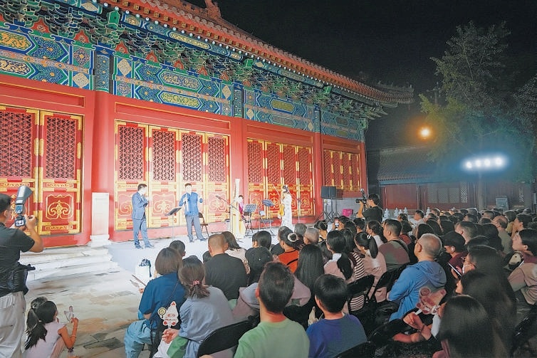 8月29日晚,“白塔之夜”品牌活动吸引众多观众前往。 8月29日晚,“白塔之夜”品牌活动吸引众多观众前往。