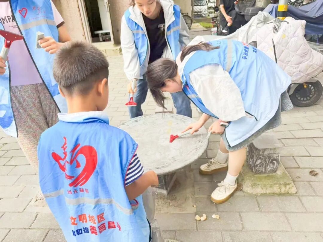 “小小社区管家”上线!“暖心少年团”巡网格查隐患守护家园 “小小社区管家”上线!“暖心少年团”巡网格查隐患守护家园