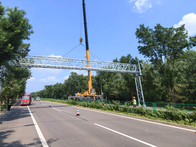 智慧公路再添“千里眼”  密云区普通国道多功能交调站点建设进入收官阶段