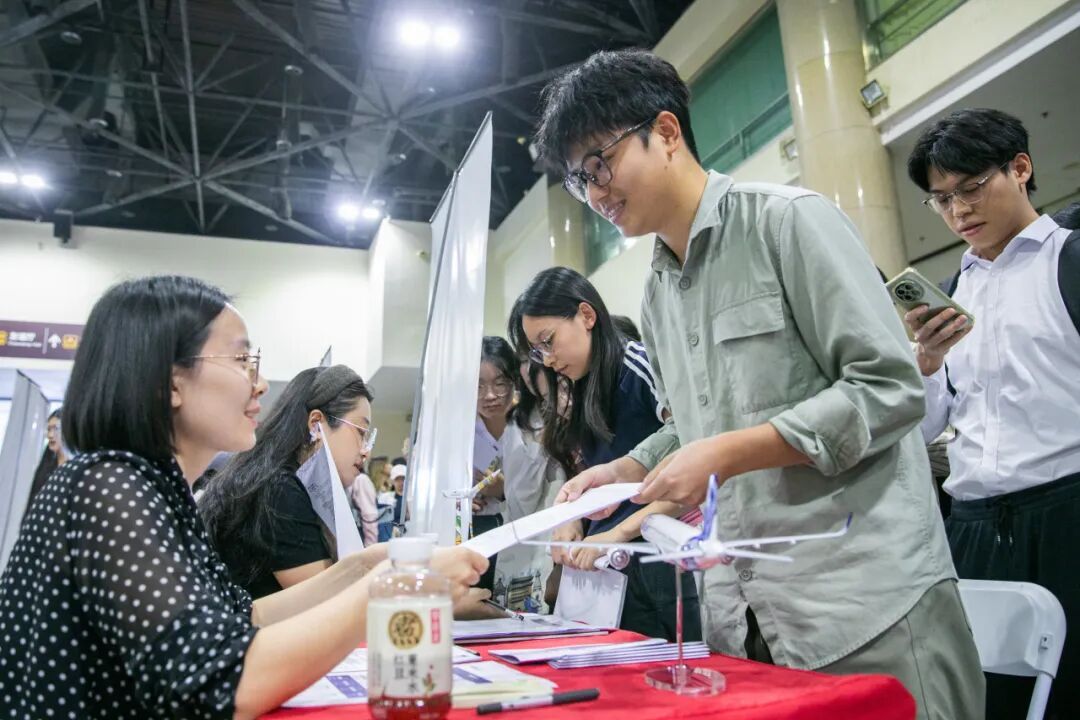 百企千岗点亮青春选择！“西纳英才 融创未来”2027年高校人才招录招聘系列活动启动