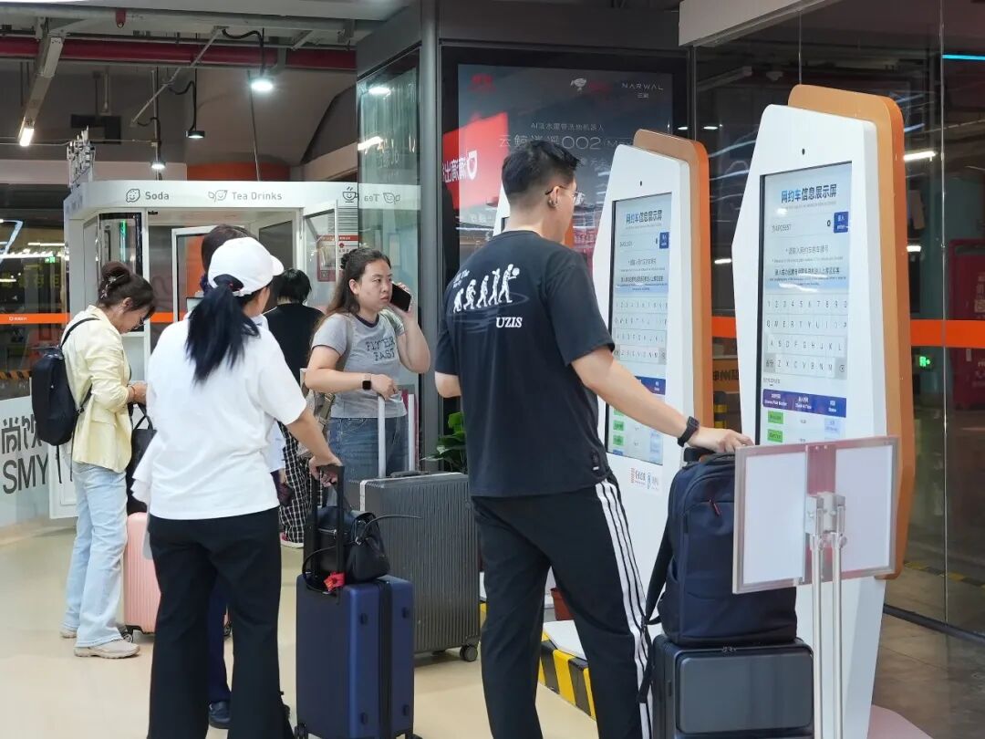 大兴机场网约车区焕新升级:上客点增至35个 高峰每小时可服务超1000辆 大兴机场网约车区焕新升级:上客点增至35个 高峰每小时可服务超1000辆