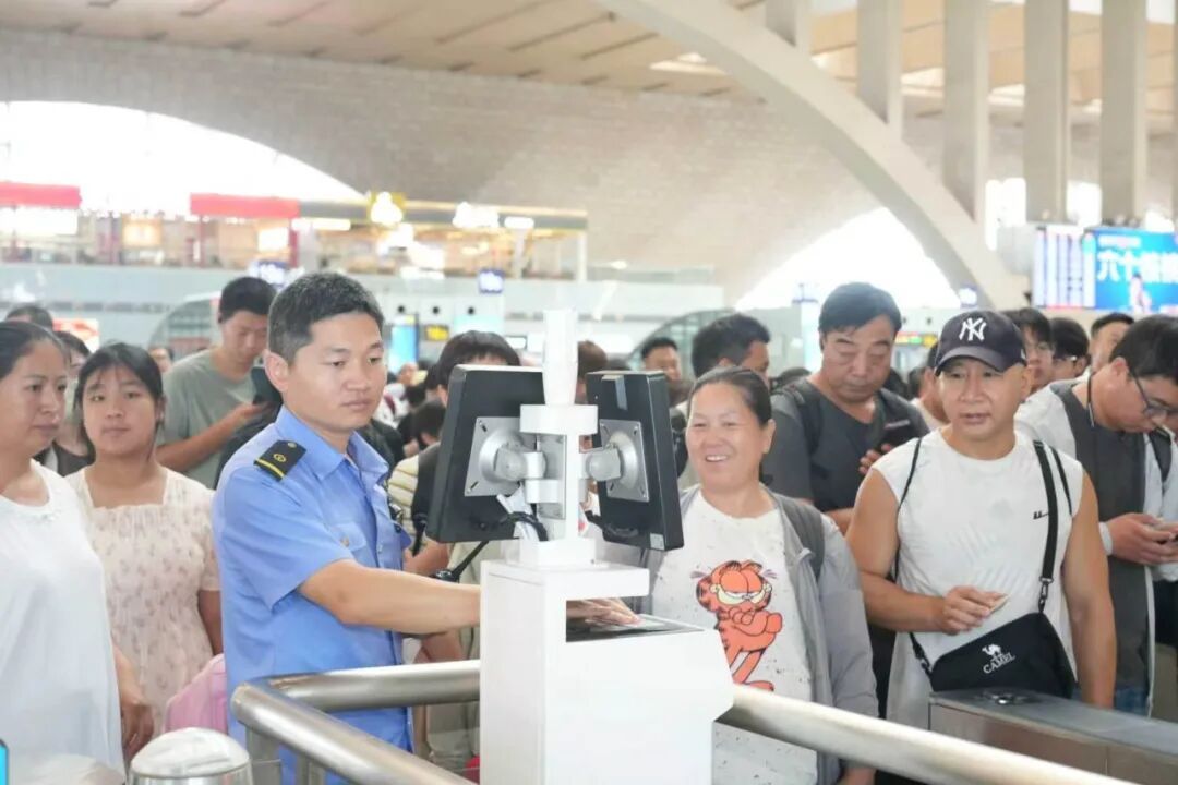 国庆中秋假期，国铁北京局预计发送旅客超2200万人次