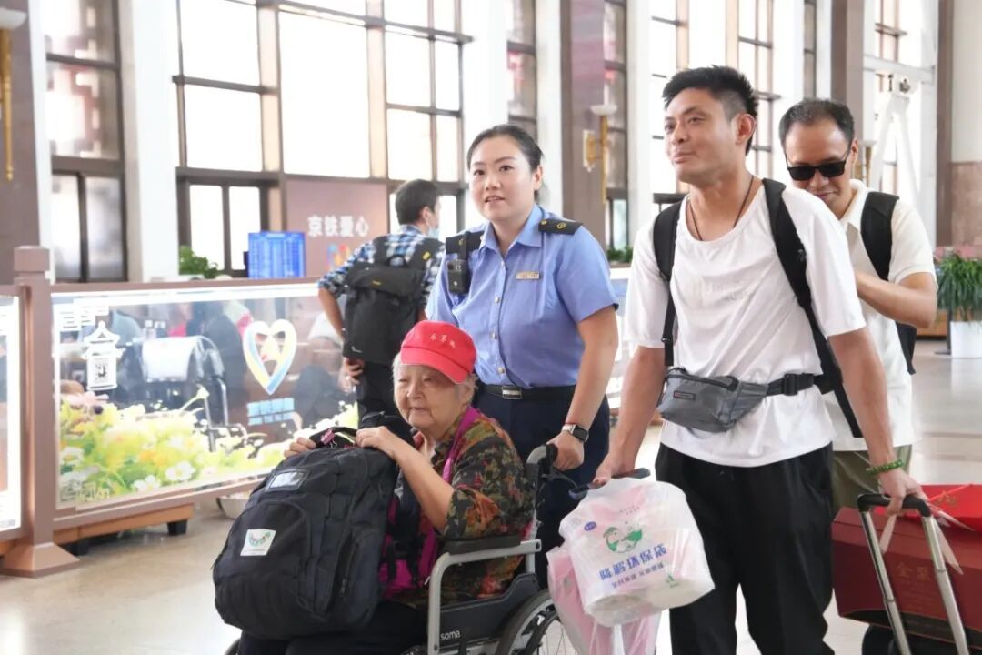 国庆中秋假期，国铁北京局预计发送旅客超2200万人次