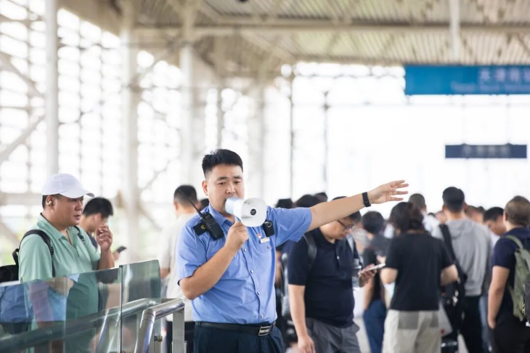 国庆中秋假期，国铁北京局预计发送旅客超2200万人次