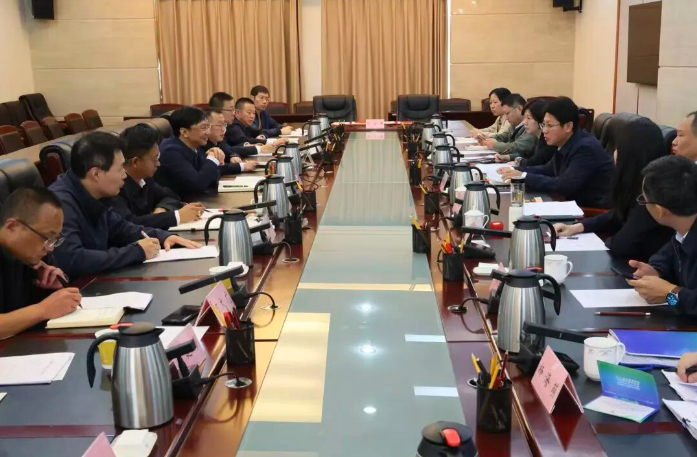 9月16-23日,北京市人力资源社会保障局代表团一行抵达雪域高原,拉开“2026年就业援藏系列活动”帷幕。新一轮京藏人社对口支援合作备忘录立足“投资于人”核心理念,明确三大核心任务:打造“京藏职通车”特色工作品牌、实施职业技能人才培训评价体系提升项目、推进拉萨人社系统干部业务能力提升项目,把帮扶重心从“送岗位、送师资”向“建体系、育生态”延伸。下一步,北京市人力资源社会保障局将持续做强“京藏职通车”品牌,把首都的岗位资源、教学资源、服务资源送上高原,助力更多西藏群众实现高质量就业,为拉萨长治久安和高质量发展、促进民族团结进步贡献首都力量。 9月16-23日,北京市人力资源社会保障局代表团一行抵达雪域高原,拉开“2026年就业援藏系列活动”帷幕。新一轮京藏人社对口支援合作备忘录立足“投资于人”核心理念,明确三大核心任务:打造“京藏职通车”特色工作品牌、实施职业技能人才培训评价体系提升项目、推进拉萨人社系统干部业务能力提升项目,把帮扶重心从“送岗位、送师资”向“建体系、育生态”延伸。下一步,北京市人力资源社会保障局将持续做强“京藏职通车”品牌,把首都的岗位资源、教学资源、服务资源送上高原,助力更多西藏群众实现高质量就业,为拉萨长治久安和高质量发展、促进民族团结进步贡献首都力量。