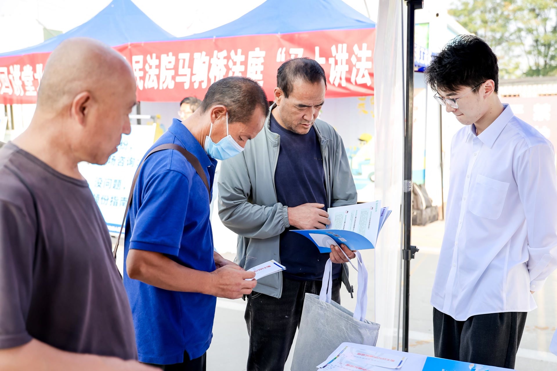 马驹桥零工市场办嘉年华,不仅有活儿,还有暖心服务 马驹桥零工市场办嘉年华,不仅有活儿,还有暖心服务