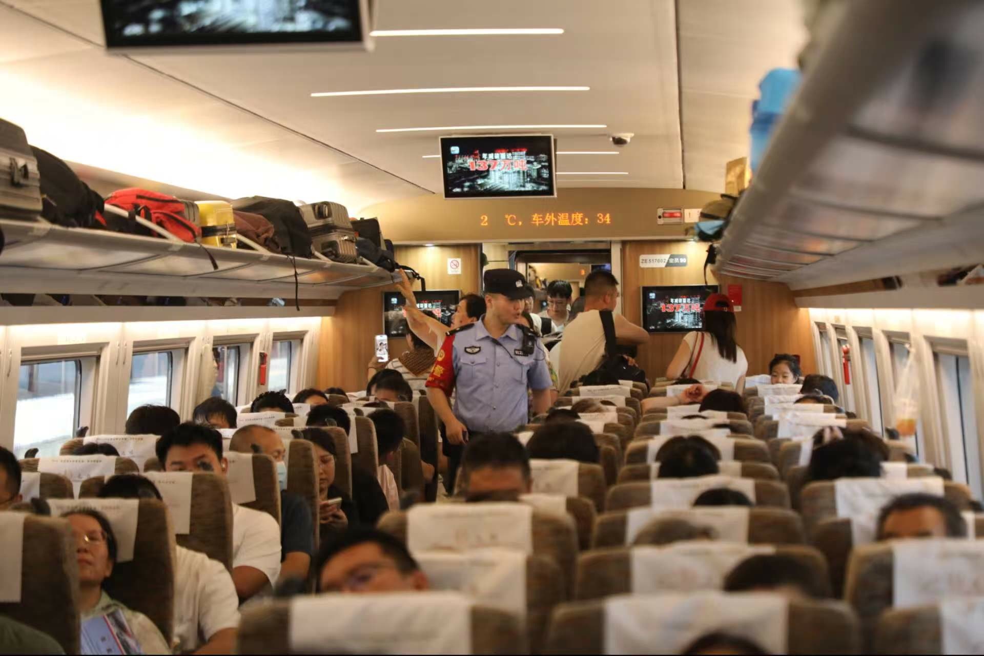 北京铁警多维巡控,提升车站地区见警率、管事率 北京铁警多维巡控,提升车站地区见警率、管事率