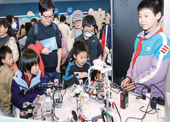 中小学生该不该有“AI学习搭子” 中小学生该不该有“AI学习搭子”