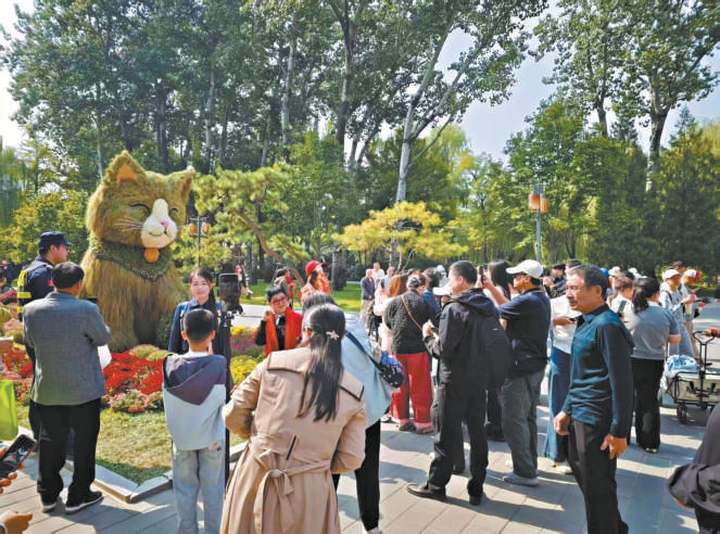 千余场特色活动丰富秋日游园体验 1381.36万人次游客假期逛公园 千余场特色活动丰富秋日游园体验 1381.36万人次游客假期逛公园