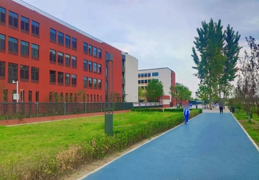 北京中小学校门口的“等候”,温暖升级! 北京中小学校门口的“等候”,温暖升级!