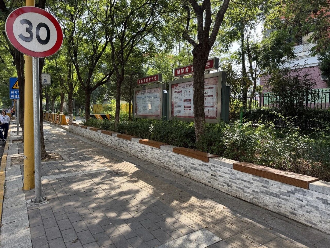 北京中小学校门口的“等候”,温暖升级! 北京中小学校门口的“等候”,温暖升级!