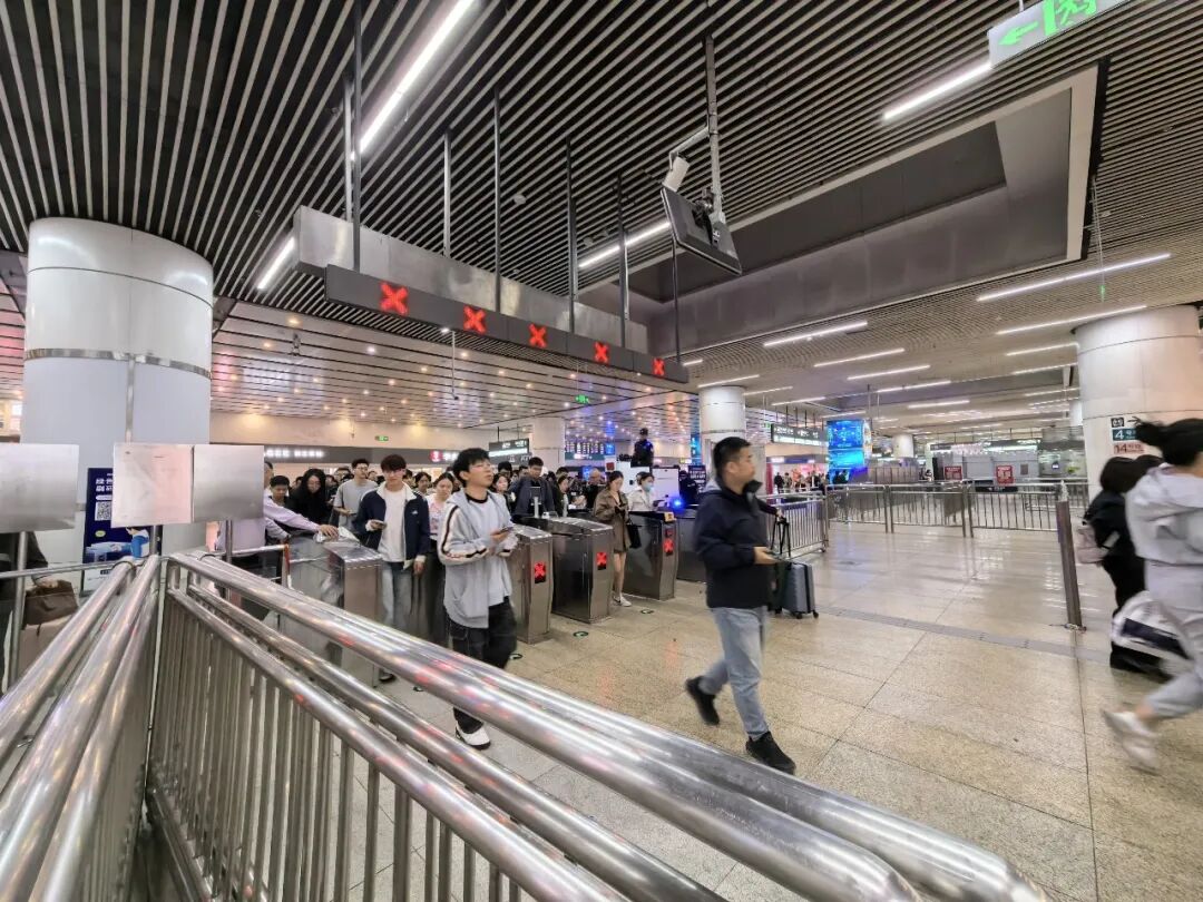 国庆假期 北京交通运行总体平稳有序 进出京客流创新高 单日首破560万人次 国庆假期 北京交通运行总体平稳有序 进出京客流创新高 单日首破560万人次