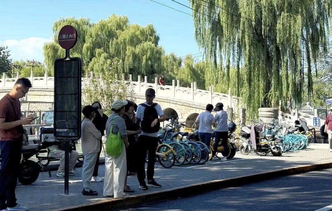 告别人车混行！海淀这个公交站迁新址！50米直达颐和园南如意门——