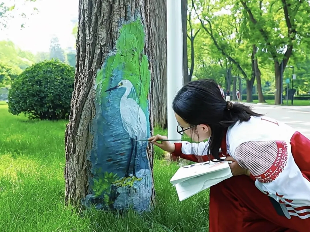 校园变身画布！这些学生用彩绘点亮百年老校