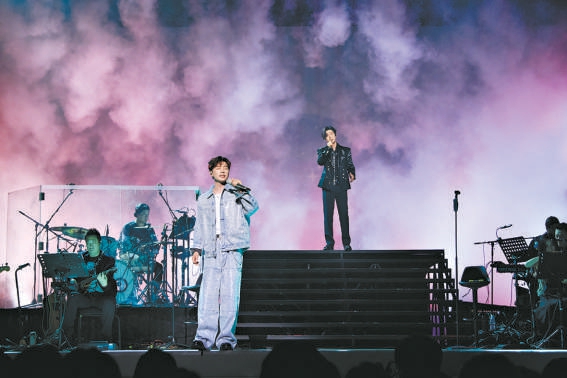 王晰、傲日其愣联袂开唱 《沉响与长歌》融合低音长调