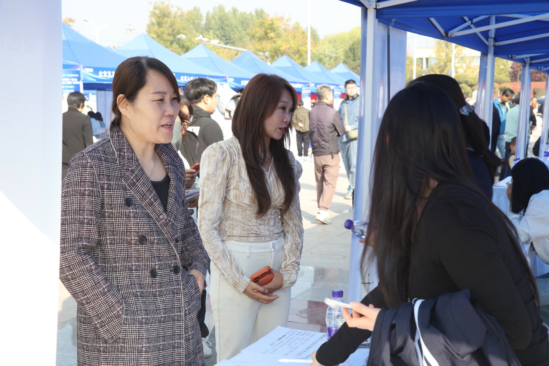 “通武廊”专场招聘会举办,提供就业岗位2568个 “通武廊”专场招聘会举办,提供就业岗位2568个