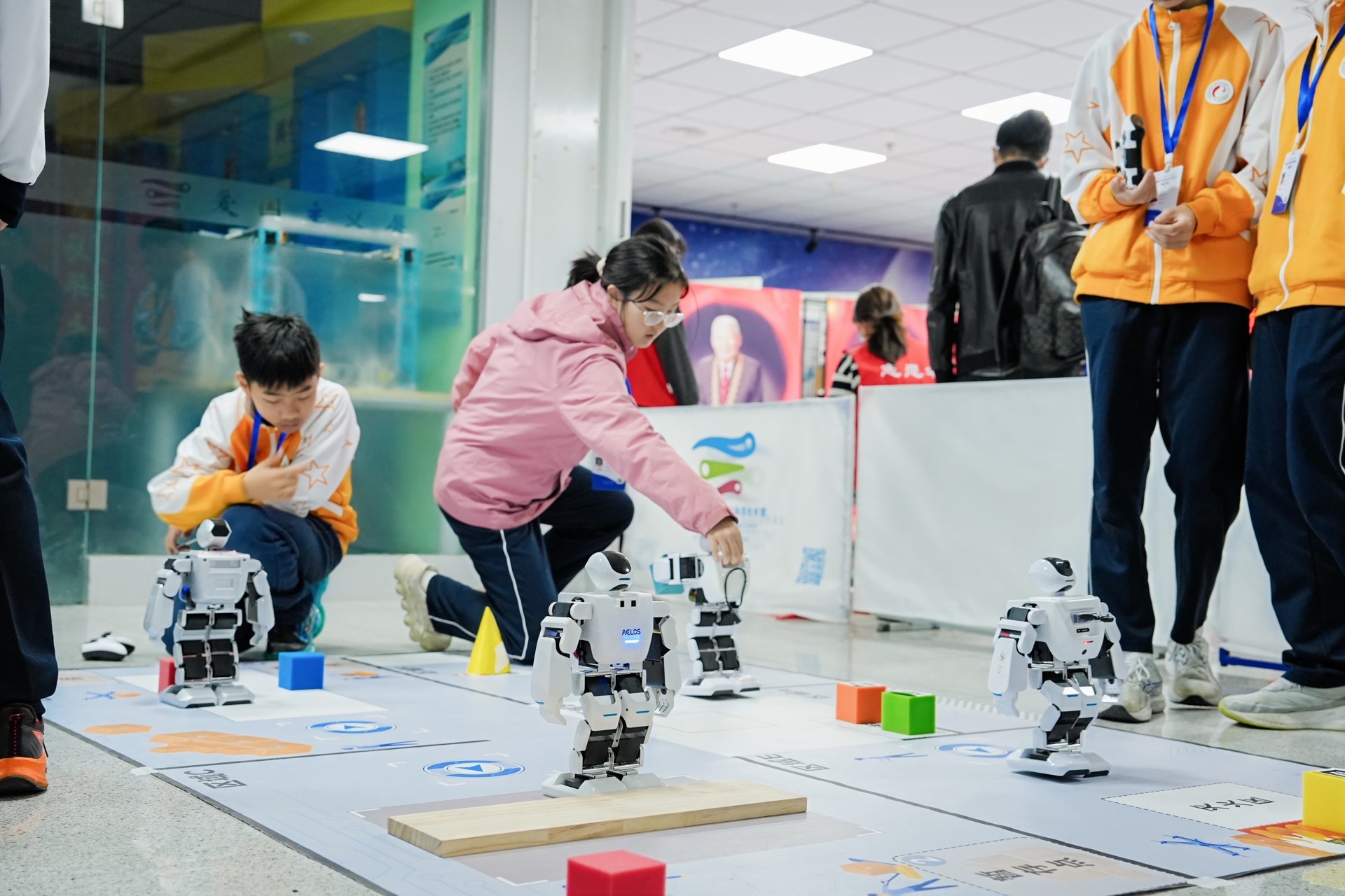 碰撞数字火花!北京中小学生人工智能创新成果大比拼 碰撞数字火花!北京中小学生人工智能创新成果大比拼