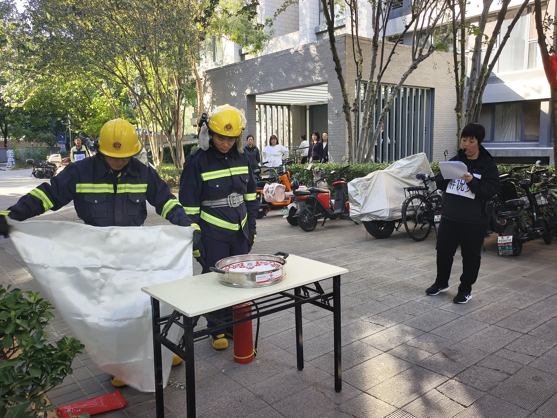 模拟厨房火情应急演练，回龙观街道消防样板将覆盖29个社区