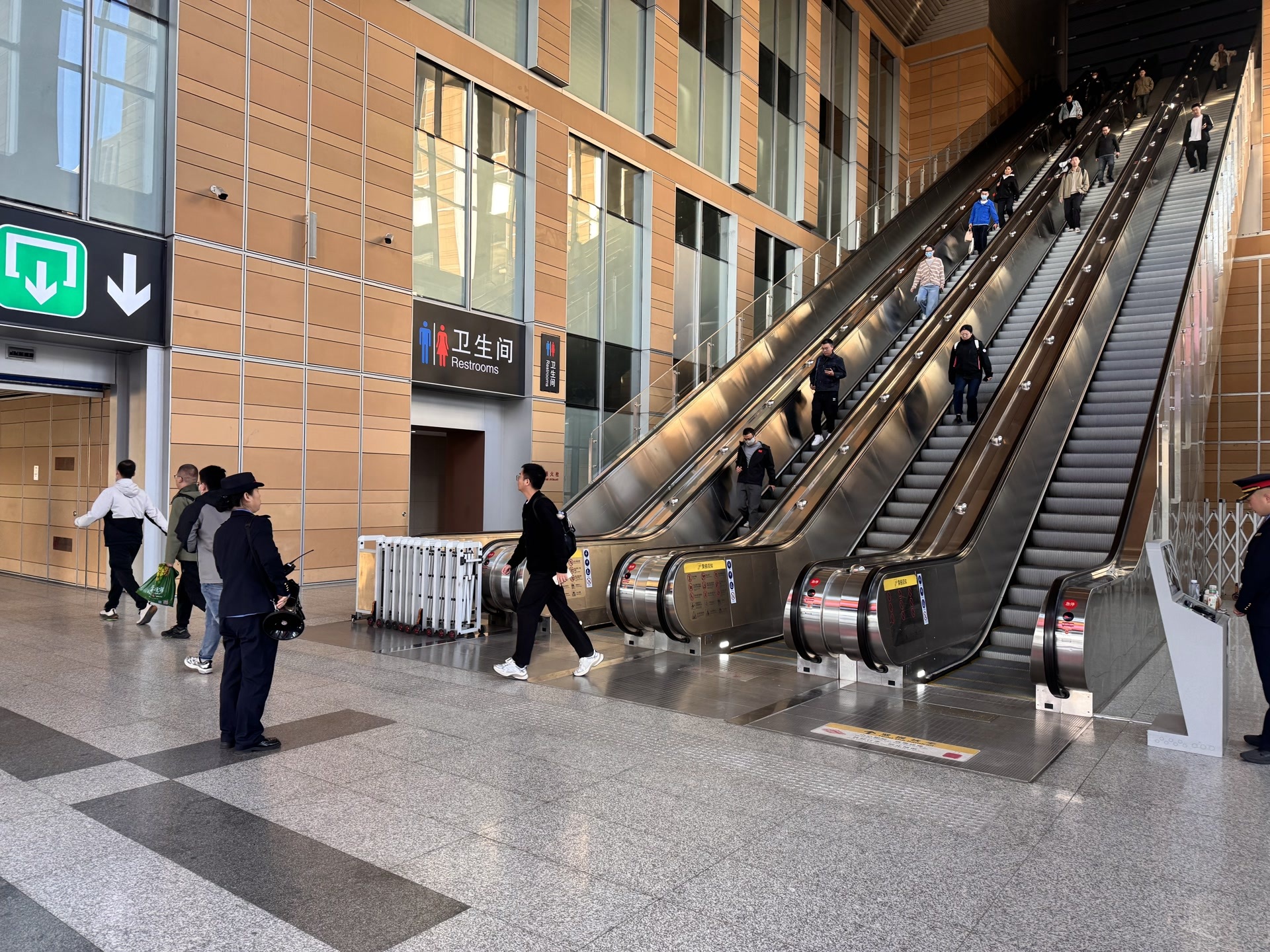 出站少绕路,换乘更顺畅!北京丰台站新增两条出站通道 出站少绕路,换乘更顺畅!北京丰台站新增两条出站通道