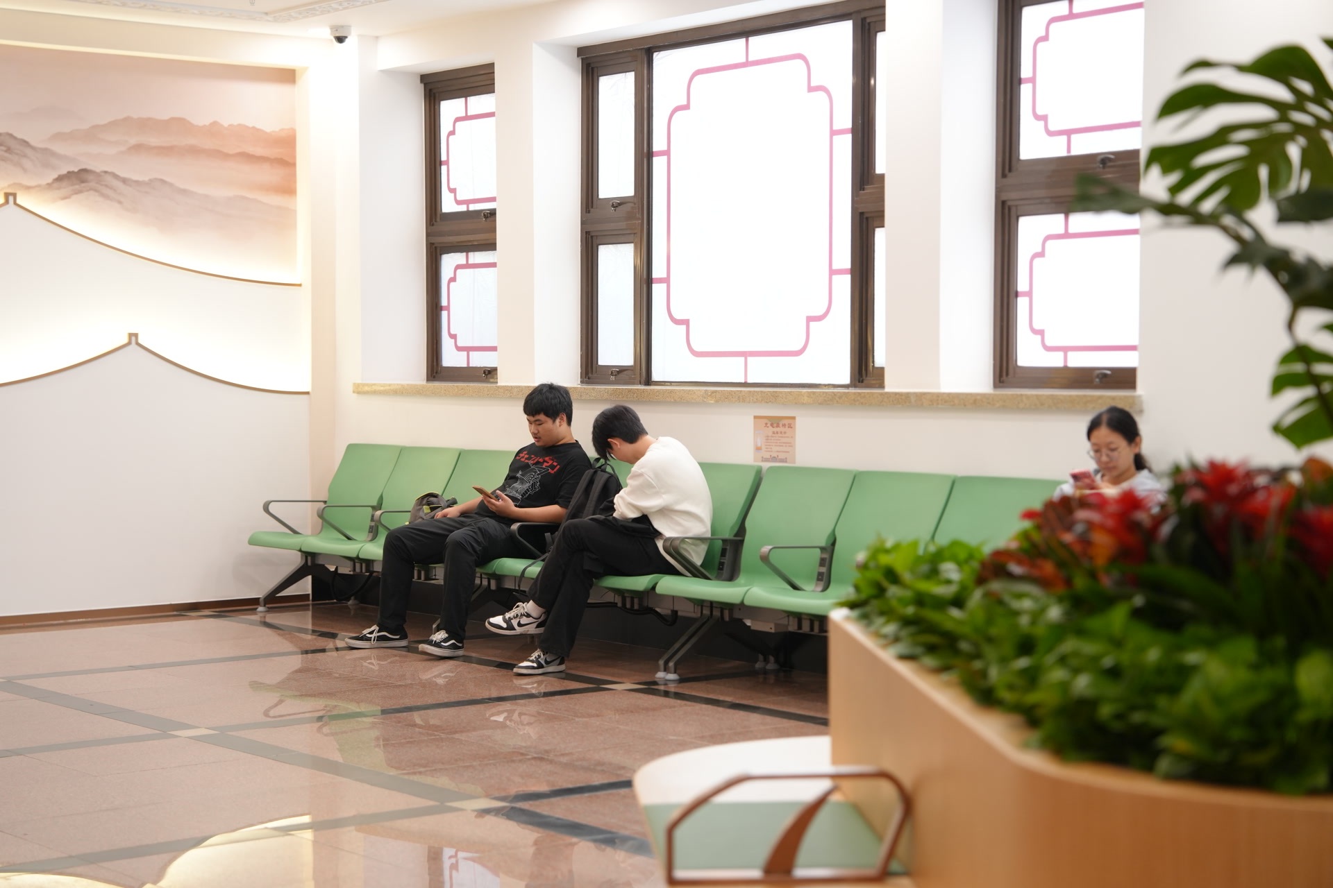 候车添雅意!北京站市郊铁路候车区焕新升级 候车添雅意!北京站市郊铁路候车区焕新升级