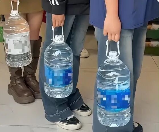 “喝大水”不是猛灌！这样喝水更健康——