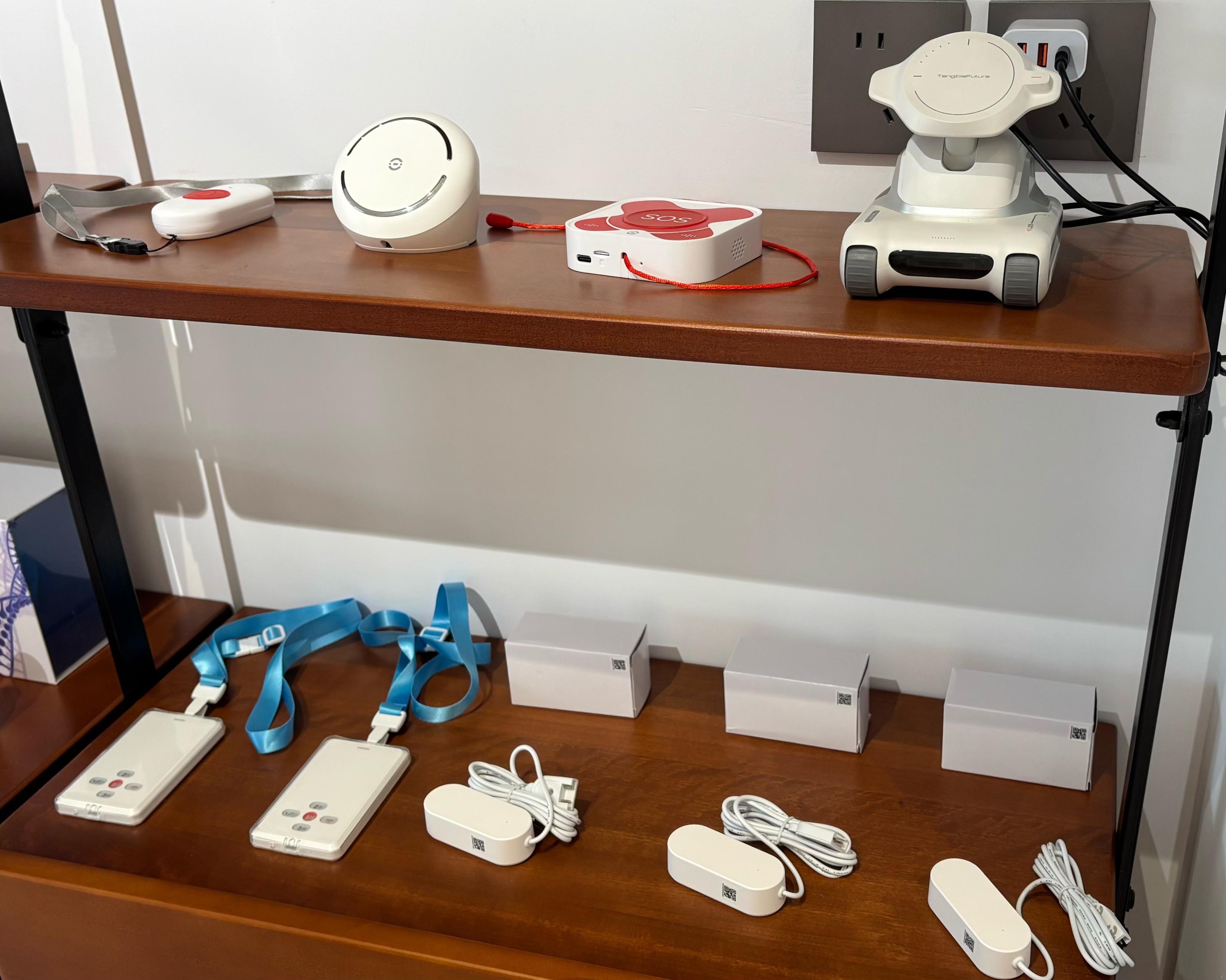 展示架上的各类产品