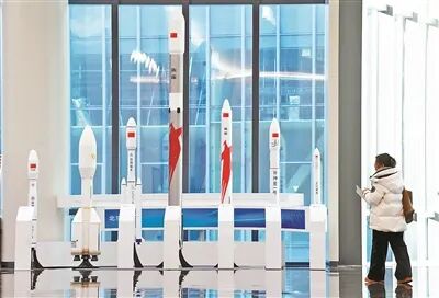 亦庄造火箭模型和全业态展示。