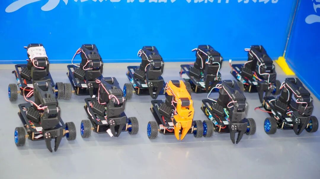 299元“手搓”机器人！海淀这家企业，带中小学生玩AI——